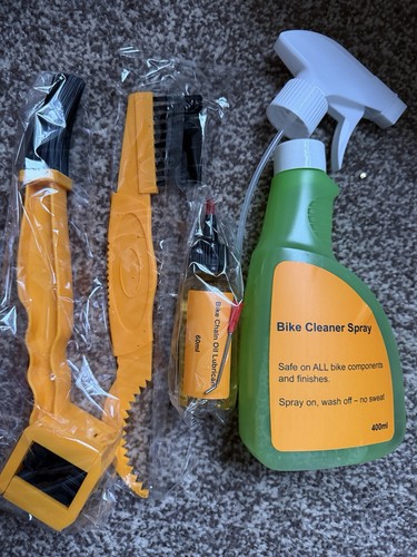 Bike cleaning spray and chain - cleaning,